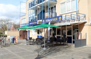 VERKOCHT Zeer mooie cafetaria in winkelcentrum in Oldenzaal
